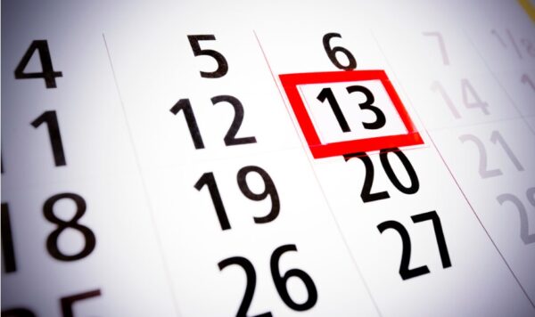 Παρασκευή και 13 σήμερα: Γιατί θεωρείται μέρα γρουσουζιάς και τι πρέπει να γνωρίζετε