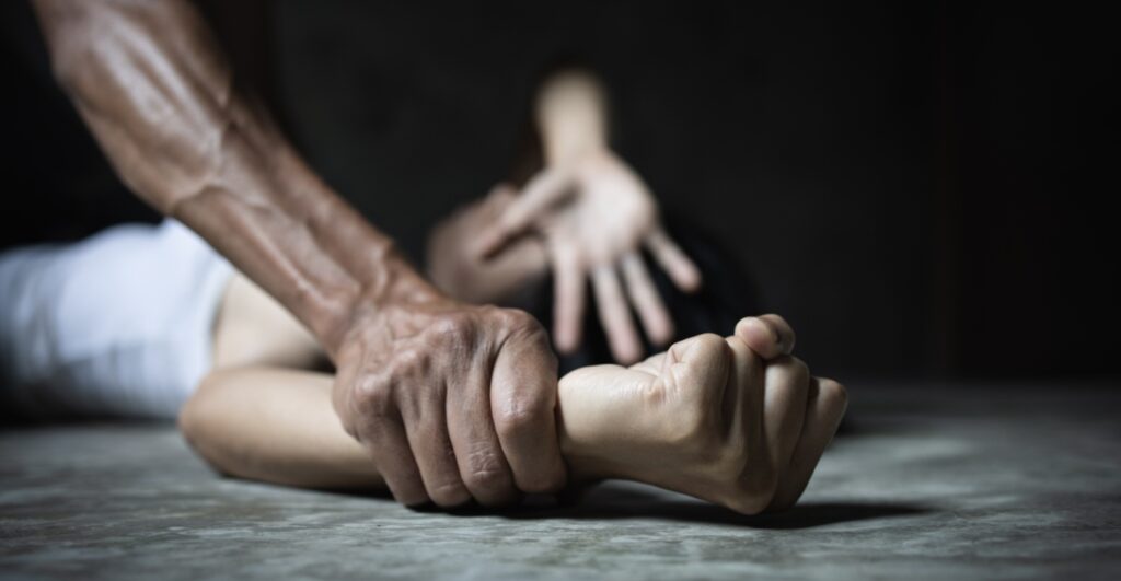 Πάτρα: 35χρονη κατήγγειλε τον σύντροφό της για βιασμό
