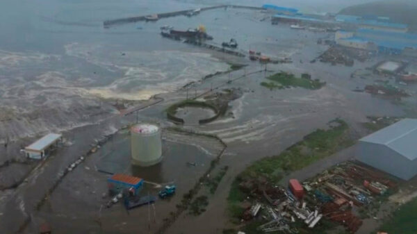 Σεισμός 8,8 Ρίχτερ στη Ρωσία: Στη Χαβάη και την Αλάσκα τα πρώτα κύματα τσουνάμι – Συναγερμός σε όλο τον Ειρηνικό