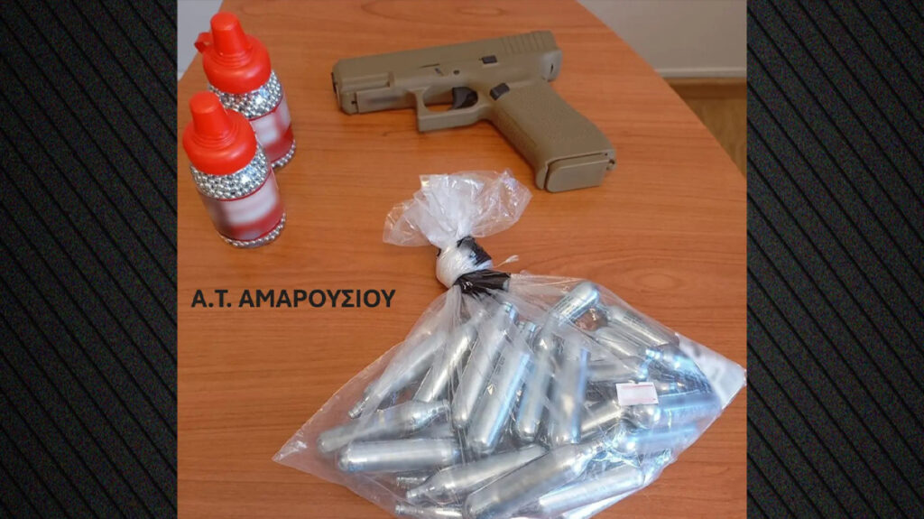 Μαρούσι: 20χρονος πυροβολούσε με αεροβόλο από το σπίτι του – Προκάλεσε ζημιές σε σπίτια, γραφεία εφημερίδας και ένα ιατρείο