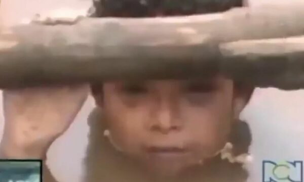 «Μαμά, σ’ αγαπώ πάρα πολύ»: Τα τελευταία λόγια της 13χρονης Ομάρα που πέθανε μπροστά στα μάτια του κόσμου