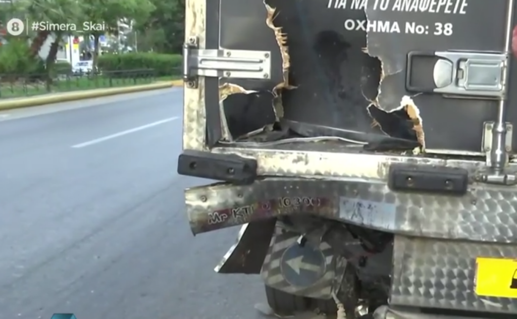 Θανατηφόρο τροχαίο στην Καλλιθέα: Μηχανή καρφώθηκε σε φορτηγό – Νεκρός ο αστυνομικός οδηγός