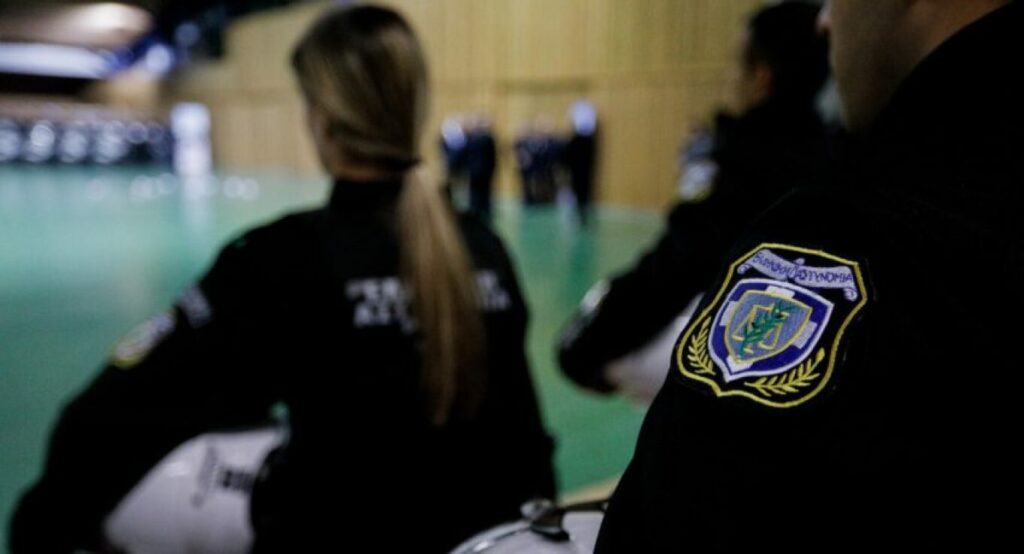 Θεσσαλονίκη: Συνελήφθη 53χρονη αστυνομικός – Την κατήγγειλε ο εν διαστάσει σύζυγός της για απειλή