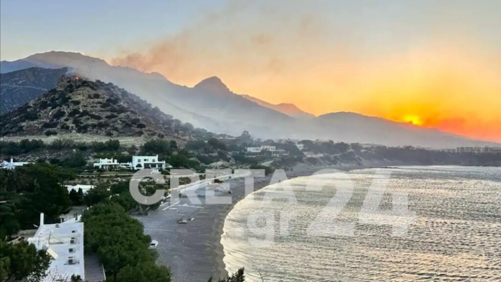 Φωτιά στην Ιεράπετρα: Στη μάχη από το πρωί τα εναέρια μέσα – Καμένα σπίτια και συνεχείς εκκενώσεις