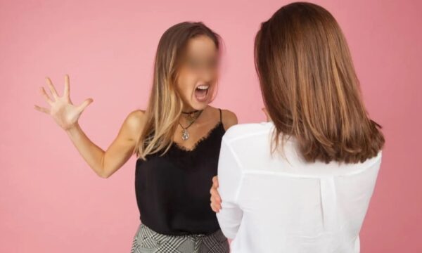 Ολέθρια σχέση: η 17χρονη στην Ψυχιατρική και η 20χρονη στα κρατητήρια