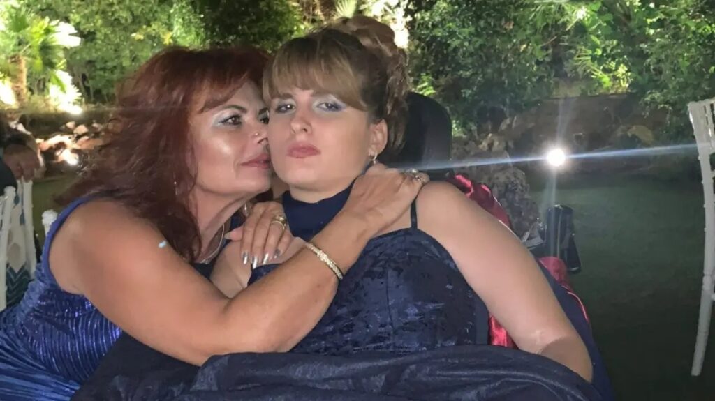 13 χρόνια από την άγρια επίθεση κατά της Μυρτούς στην Πάρο – «Σαν σήμερα ένα τέρας έλιωσε το κεφάλι του παιδιού μου» έγραψε η μητέρα της