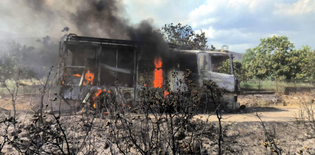 Λάρισα: Παρανάλωμα του πυρός έγινε το πυροσβεστικό όχημα στην πυρκαγιά του Κισσάβου