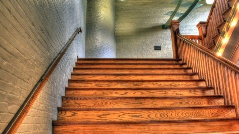 Κρήτη- Γυναίκα έχασε τη ζωή της πέφτοντας από τις σκάλες του σπιτιού της