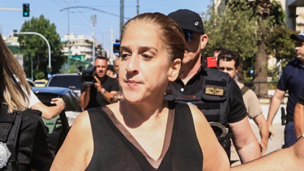 Η απολογία της 43χρονης: «Στέρησε στα παιδιά μου τον πατέρα τους», είπε για τον σύντροφό της – «Προσπαθούσα να έχει επαφή με τα παιδιά», λέει για τον καθηγητή