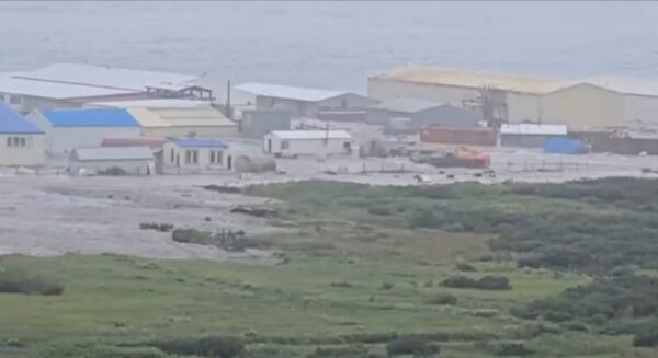 Τα τσουνάμι ταξίδεψαν «πίσω στον χρόνο»: Ο σεισμός στη Ρωσία έγινε Τετάρτη, τα κύματα χτύπησαν τη Χαβάη την Τρίτη – Πώς εξηγείται