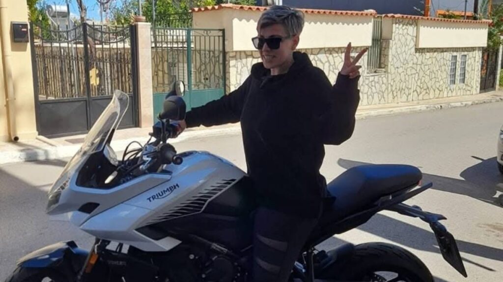 Αταλάντη: «Μου κόπηκαν τα γόνατά μου» λέει ο σύζυγος της 32χρονης μητέρας που σκοτώθηκε σε τροχαίο με μηχανή