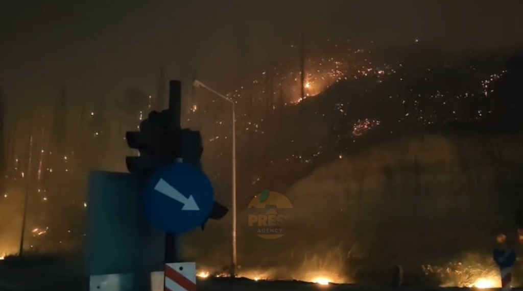 Φωτιά στην Αχαΐα: Κλειστή η Ολυμπία Οδός, περικυκλωμένη από φλόγες – Δείτε βίντεο