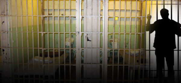 Τον δρόμο για τη φυλακή πήρε ο 56χρονος που μαχαίρωσε 10 φορές την σύντροφό του