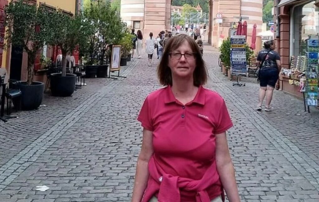 Καβάλα: Αγωνία χωρίς τέλος για την 59χρονη Βρετανίδα που εξαφανίστηκε από παραλία – «Ξύπνησα και είχε χαθεί» λέει ο σύζυγός της, καταγγέλλει ολιγωρία στις έρευνες