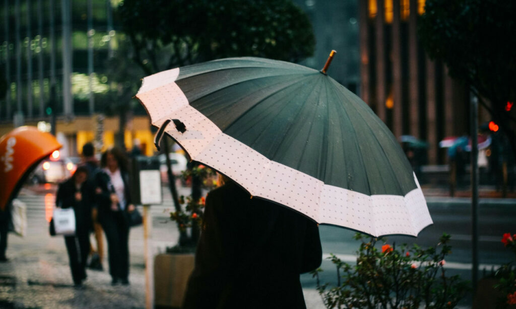 Καιρός – Μερομήνια: Με περισσότερες βροχές και χιόνι ο χειμώνας – Πώς θα κάνουμε Χριστούγεννα