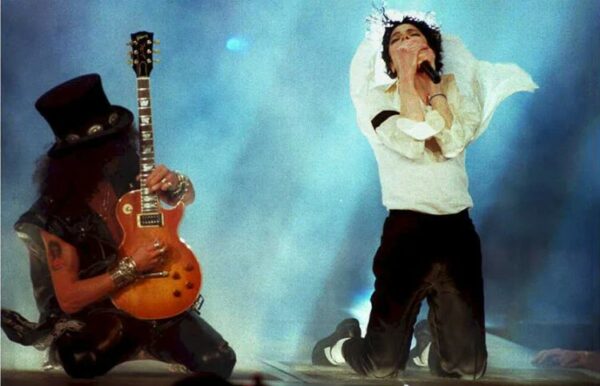 Μάικλ Τζάκσον: Χρυσωρυχείο ακόμα και 16 χρόνια μετά το θάνατό του – Κάλτσα του πουλήθηκε για 6.200 ευρώ!