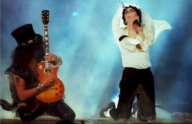 Μάικλ Τζάκσον: Χρυσωρυχείο ακόμα και 16 χρόνια μετά το θάνατό του – Κάλτσα του πουλήθηκε για 6.200 ευρώ!