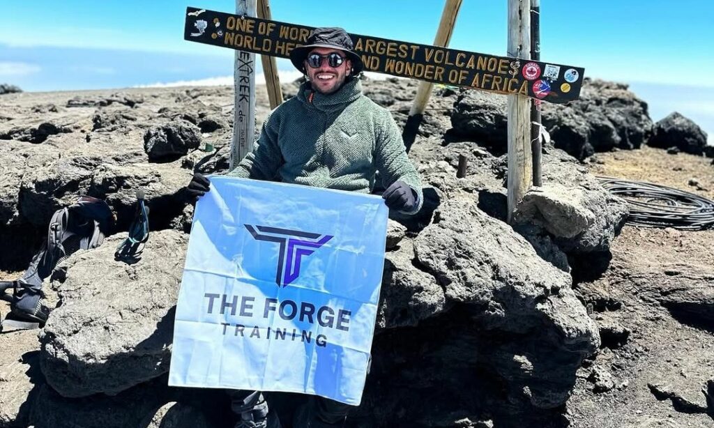 Αντώνης Μποτωνάκης: Ο Έλληνας που «κατέκτησε» την κορυφή του Κιλιμάντζαρου