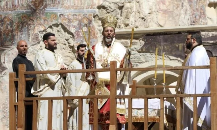 Παναγία Σουμελά: Με λίγο κόσμο αλλά βαθιά συγκίνηση τα Εννιάμερα της Παναγίας στον Πόντο