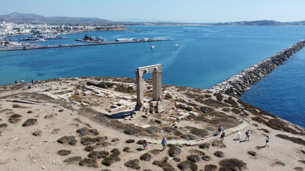 Συρματόπλεγμα στην Πορτάρα μετά το συμβάν με τον τουρίστα που σήκωσε αρχαίο μάρμαρο – Αντιδράσεις από κατοίκους