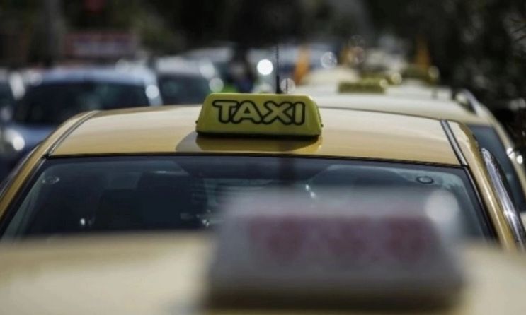 Πειραιάς: Γάλλοι κατήγγειλαν επίθεση από οδηγό ταξί – Τραυμάτισε τον έναν και τους άρπαξε 800 ευρώ