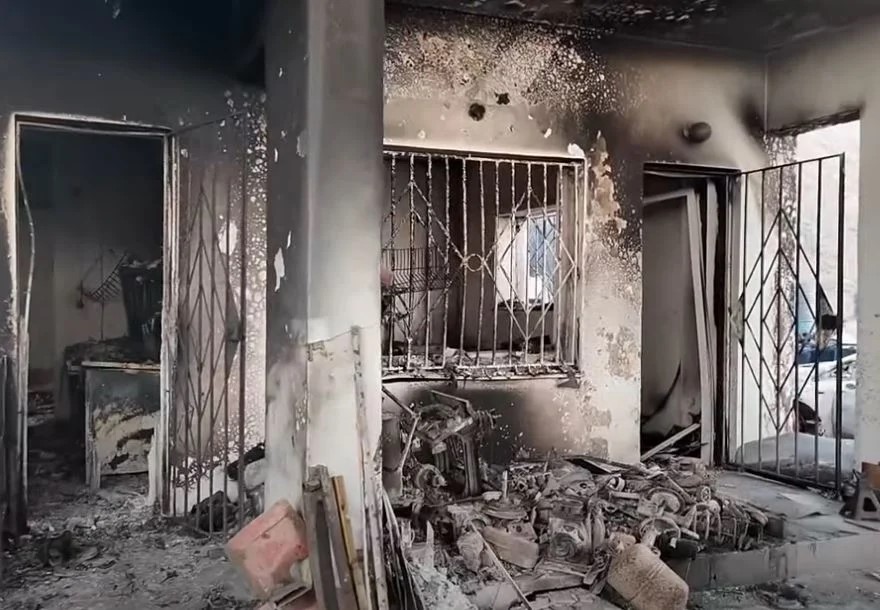 Χίος: Εικόνες ολοκληρωτικής καταστροφής στην Βολισσό από τη φωτιά – Κινδύνευσαν άλογα , σώθηκαν την τελευταία στιγμή- Συγκλονιστικά βίντεο