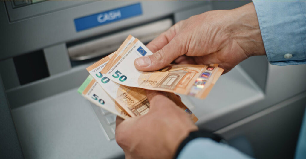 Τράπεζες: Τέλος οι χρεώσεις μέσω ΔΙΑΣ στα ΑΤΜ από Δευτέρα 11 Αυγούστου – Δείτε αναλυτικά τι θα ισχύει