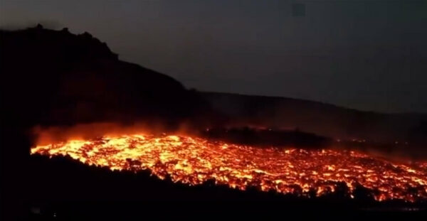 Νέα έκρηξη στην Αίτνα: Λάβα ρέει από τα 3.000 μέτρα, συναγερμός για τις πτήσεις – Δείτε βίντεο