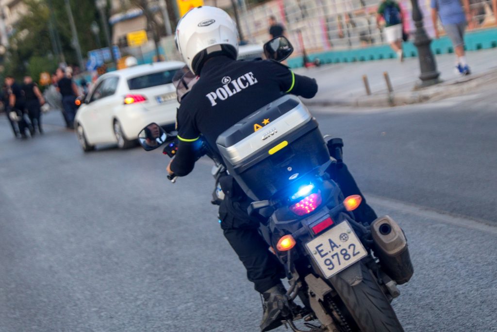 Αρτέμιδα: Αστυνομικός παρέσυρε και σκότωσε πεζό – Συνελήφθη και θα τεθεί σε διαθεσιμότητα