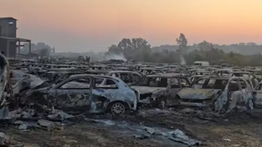 Φωτιά στην Αχαΐα: 550 αυτοκίνητα κάηκαν στο Τελωνείο Πατρών