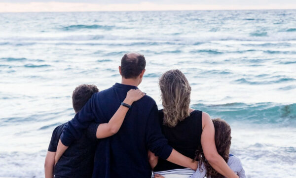 Δημογραφικό: Ολοένα και λιγότεροι – Τα «φρένα» που μειώνουν τον πληθυσμό της Ελλάδας