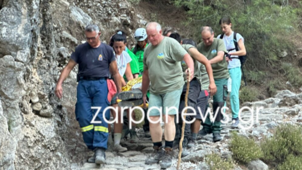 Κινηματογραφική διάσωση στο Φαράγγι της Σαμαριάς, μετέφεραν στα χέρια 60χρονο άντρα για 3 χιλιόμετρα! – Δείτε φωτογραφίες