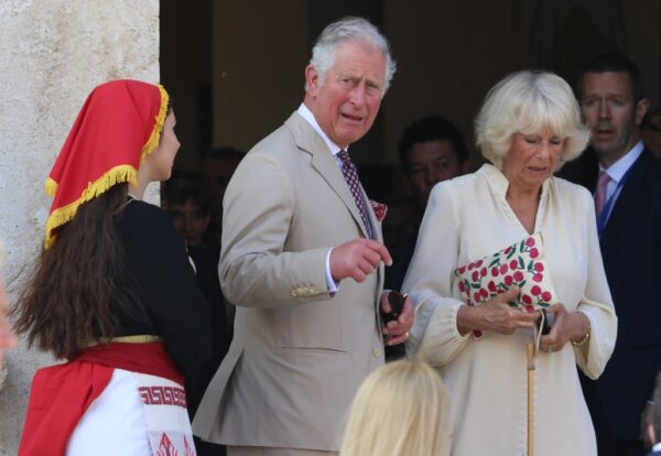 Tο ανατριχιαστικό στυλιστικό μυστικό της βασιλικής οικογένειας της Βρετανίας – Τι έχουν πάντα στις βαλίτσες τους