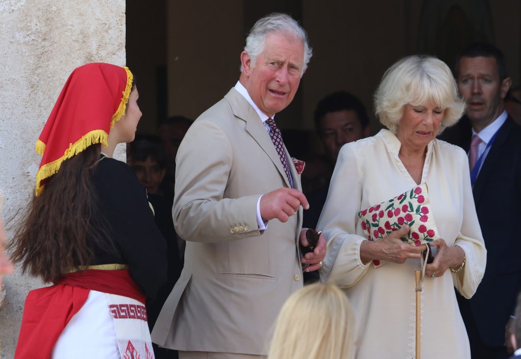 Tο ανατριχιαστικό στυλιστικό μυστικό της βασιλικής οικογένειας της Βρετανίας – Τι έχουν πάντα στις βαλίτσες τους