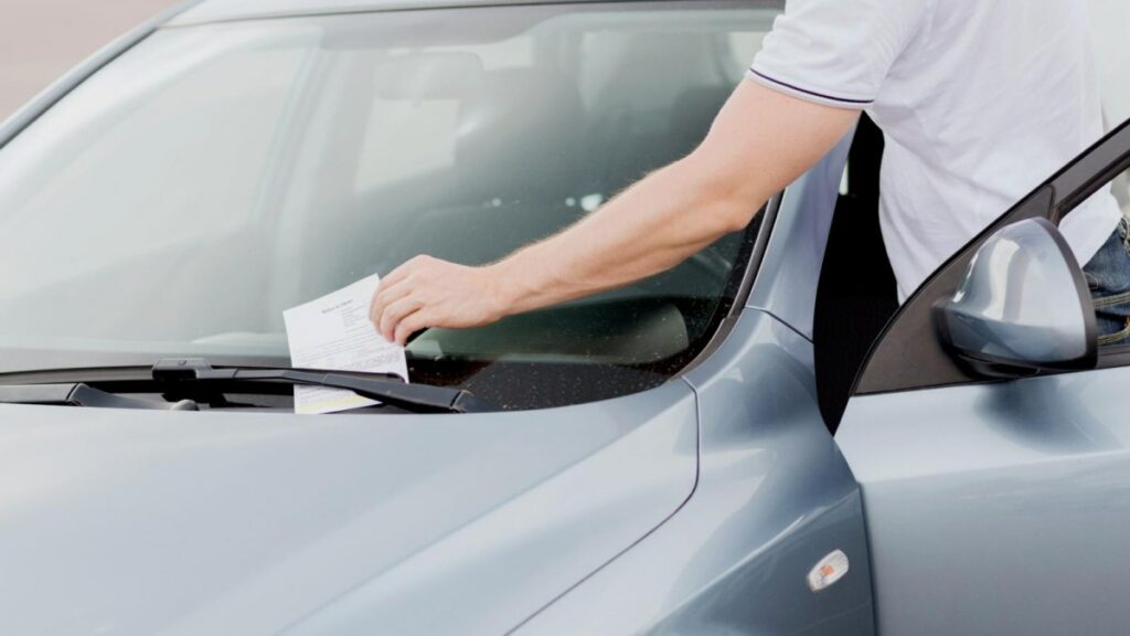 Απάτη με «μαϊμού» κλήσεις της Τροχαίας – Πώς αδειάζουν τραπεζικούς λογαριασμούς