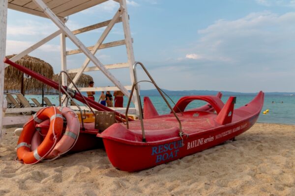Διάσωση δίχρονης από ναυαγοσώστριες σε παραλία της Αλεξανδρούπολης