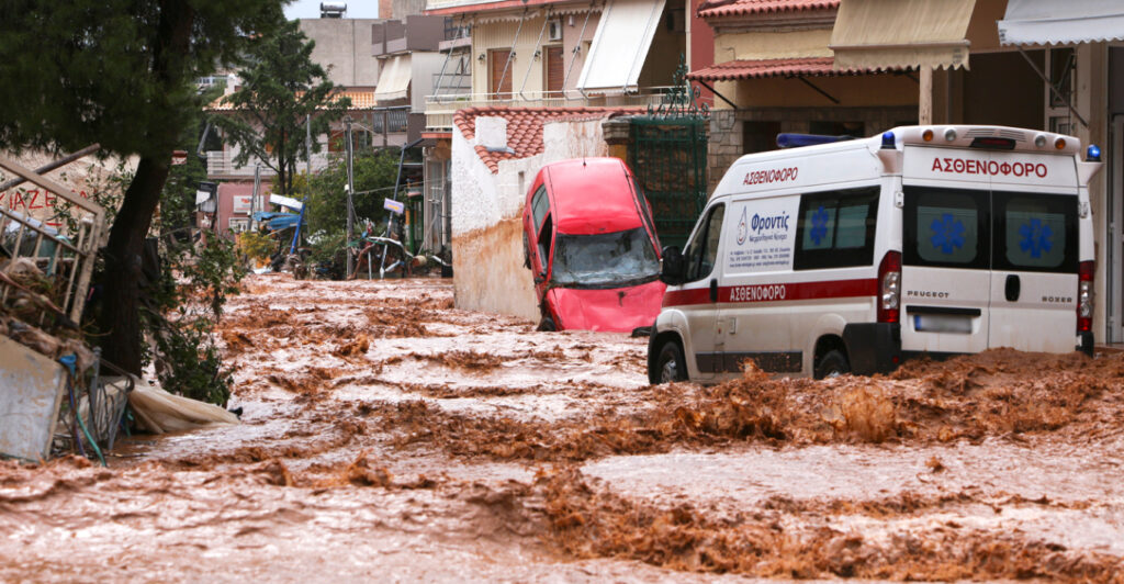 Μάνδρα: Ομόφωνα αθώοι από το Εφετείο οι τρεις κατηγορούμενοι για τις φονικές πλημμύρες