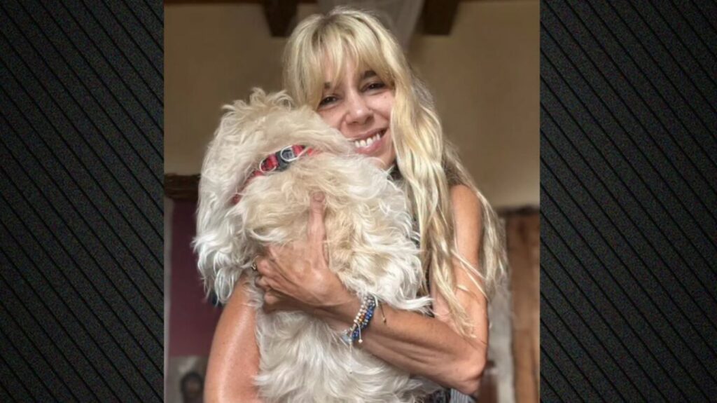 Μυρτώ Αλικάκη: Νέες φωτογραφίες της με ξανθά μαλλιά για την επιστροφή της ως «Μητσάκι» στα «Υπέροχα πλάσματα»