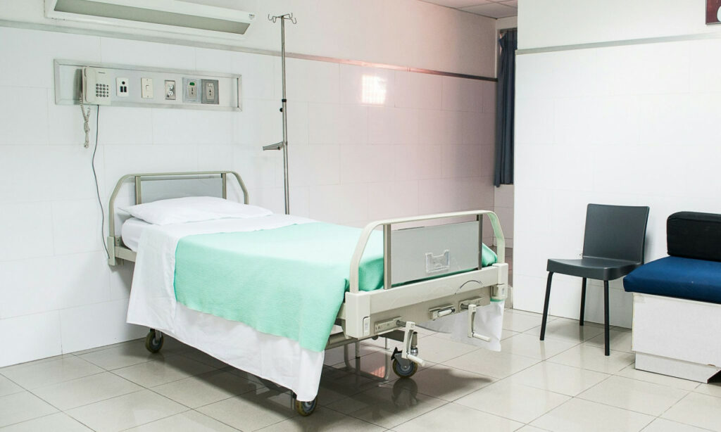 Βγήκε την ΜΕΘ η 14χρονη από την Κεφαλονιά που νοσηλευόταν στην Πάτρα-Ζήτησε να αγκαλιάσει τους γιατρούς που την έσωσαν