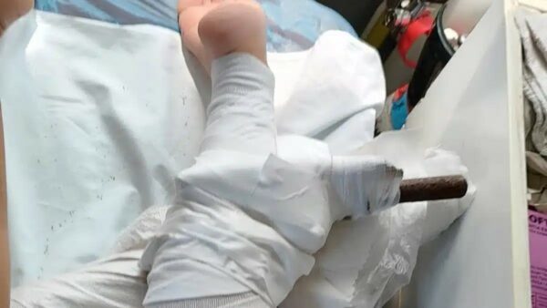 Σοκ: Ομπρέλα καρφώθηκε στο πόδι 26χρονης – Φυσούσαν θυελλώδεις άνεμοι