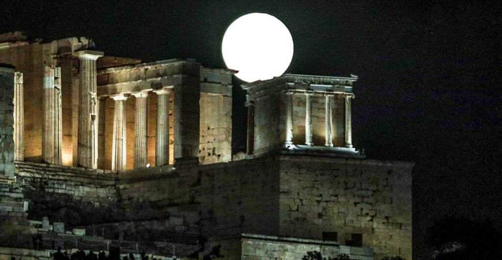 Η «Πανσέληνος του Οξύρρυγχου» φώτισε τον ουρανό, πότε έρχεται το δεύτερο φεγγάρι του Αυγούστου – Δείτε φωτογραφίες