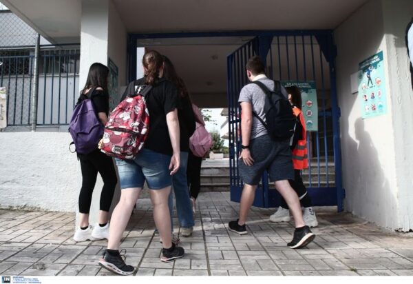 Πότε ανοίγουν τα σχολεία – Οι ημερομηνίες που δεν γίνονται μαθήματα