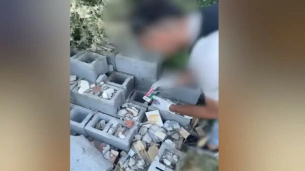 Ασπρόπυργος: Καραμπίνες και πιστόλια σε τσιμεντόλιθους έκρυβαν δυο συλληφθέντες για το άγριο επεισόδιο με τους ομογενείς