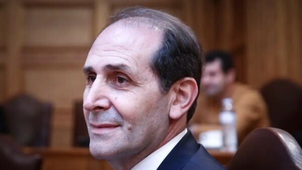 Απόστολος Βεσυρόπουλος: Ο βουλευτής που βοήθησε να πολλαπλασιαστούν οι απινιδωτές στη χώρα, «έσβησε» σε παραλία που δεν διέθετε τη σωτήρια συσκευή