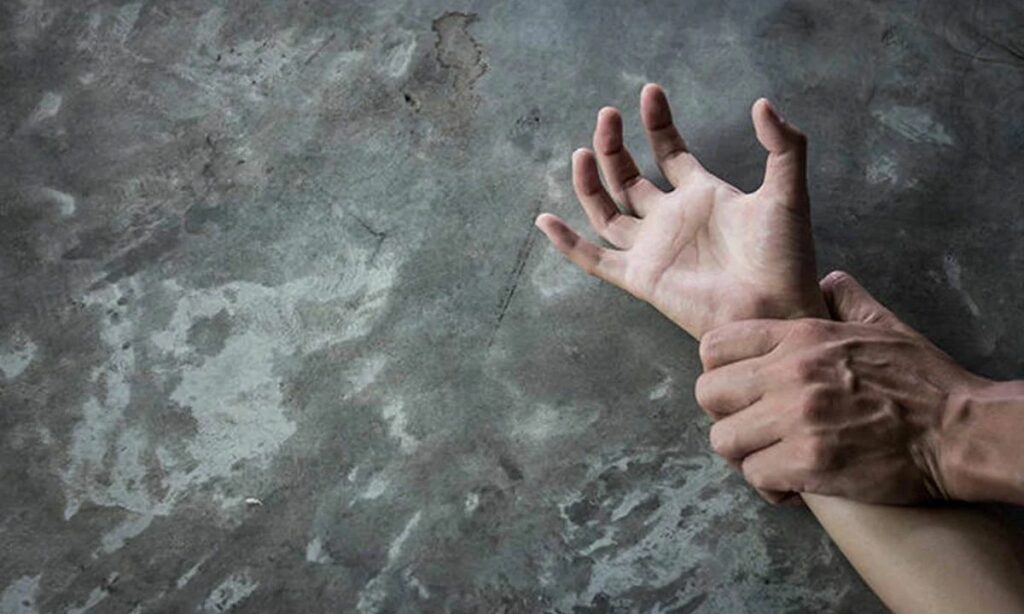 Φρίκη στη Θεσσαλονίκη! Μητέρα ακινητοποιούσε τη 10χρονη κόρη της για να τη βιάζει ο σύντροφός της