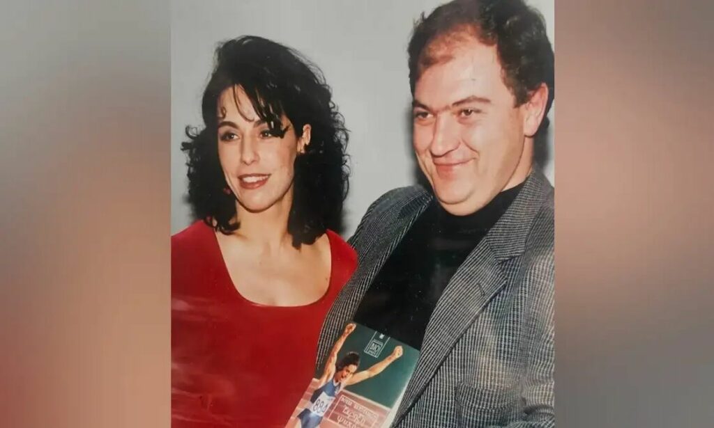Βούλα Πατουλίδου – Συγκλονίζει για τον σύζυγό της Δημήτρη Ζαρζαβατσίδη που “έφυγε” από τη ζωή: «Ήσουν το χρυσό μου, πριν από το χρυσό»