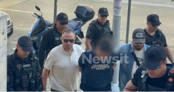 Δολοφονία στη Θεσσαλονίκη: «Τώρα συνειδητοποιώ τι έγινε, με έκανε να θολώσω» είπε ο 50χρονος που έπνιξε με σακούλα την 59χρονη αδελφή του