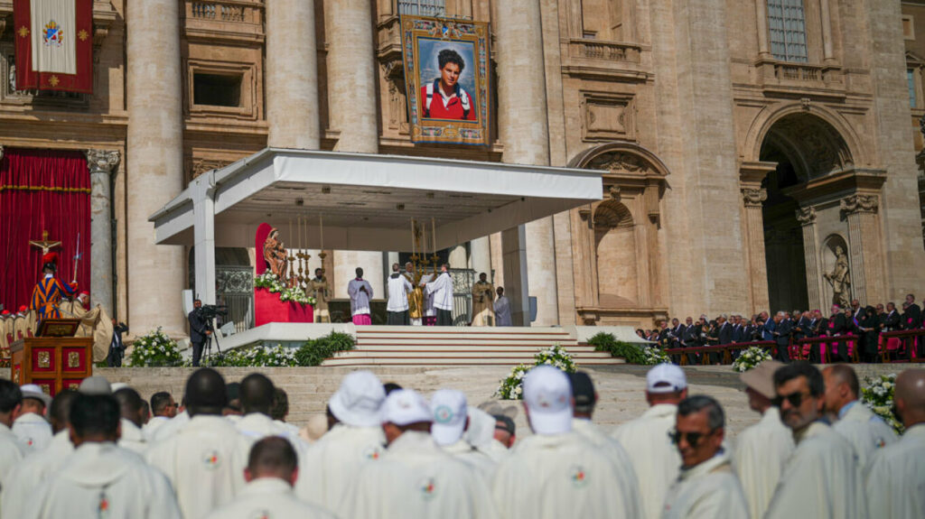 Ο Κάρλο Ακούτις έγινε ο πρώτος Millenial άγιος της Καθολικής Εκκλησίας – Δείτε στιγμιότυπα από την τελετή