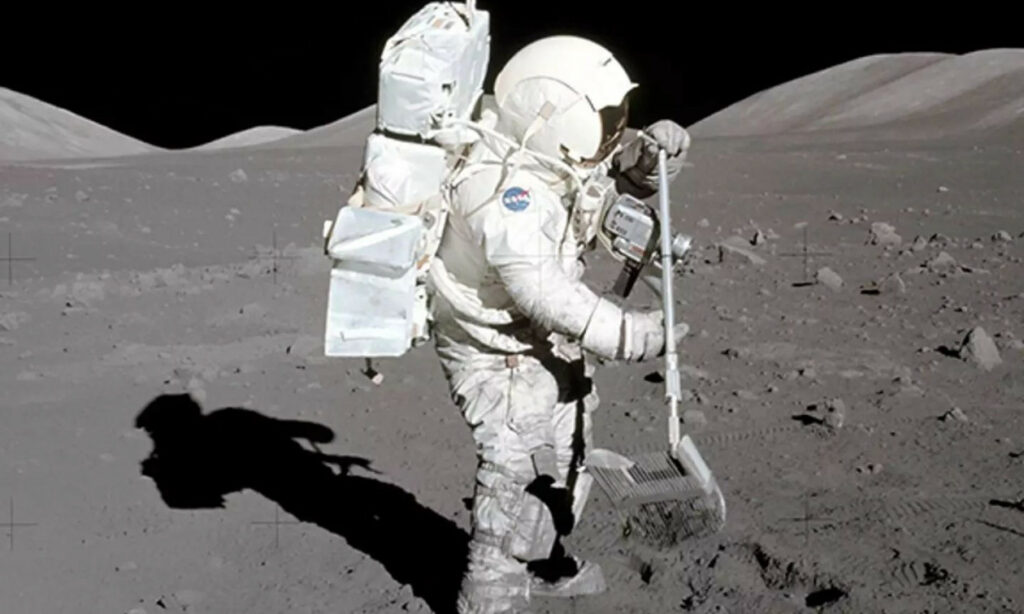 Διαστημική απάτη: 80χρονη έστειλε όλες τις οικονομίες της σε εγκλωβισμένο «αστροναύτη» για.. οξυγόνο