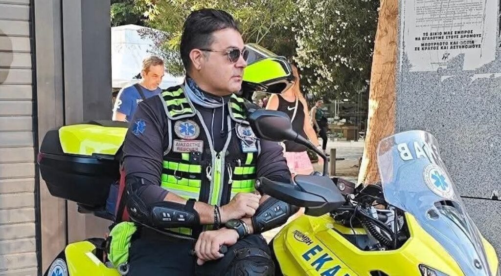 Μάχη στη ΜΕΘ για 47χρονο διασώστη του ΕΚΑΒ που τραυματίστηκε σε τροχαίο στην Καλλιθέα – Έκκληση για αίμα από τους συναδέλφους του